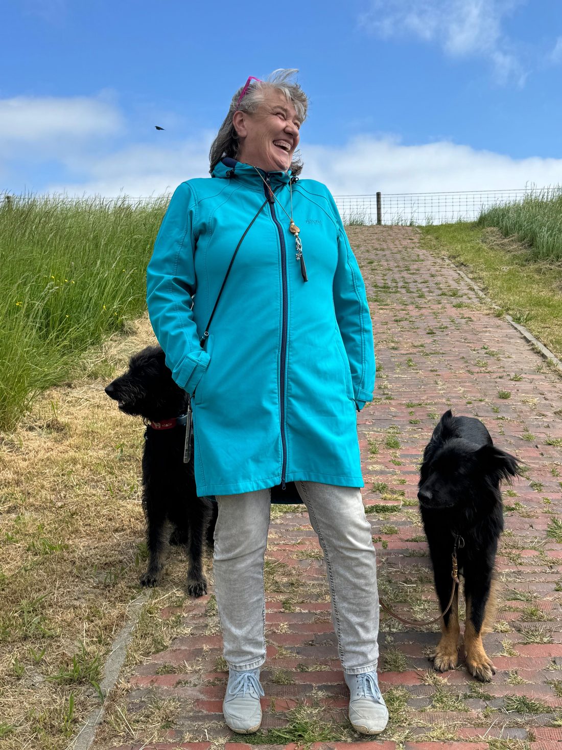 Sabine Padberg mit ihren beiden Hunden